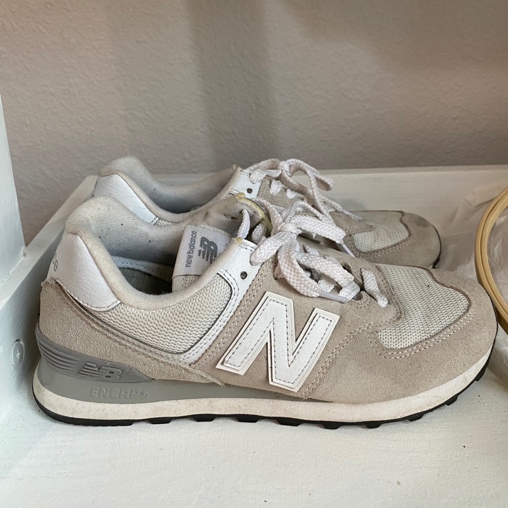 New Balance tennis shoes